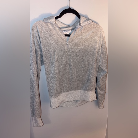 Quarter zip - Picture 1 of 4